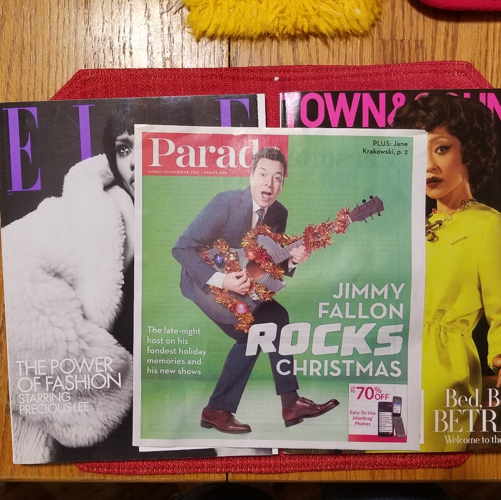 Bundle of magazines 1  Town and Country Magazine April 2022 issue1  Elle A